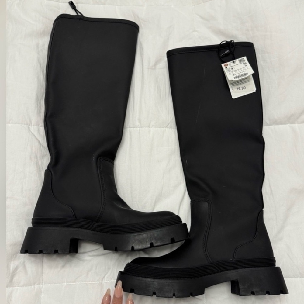 Zara Black Rubber Knee High Rain Boots Pull On Non-Slip Lug Sole EU 35 - Picture 2 of 5